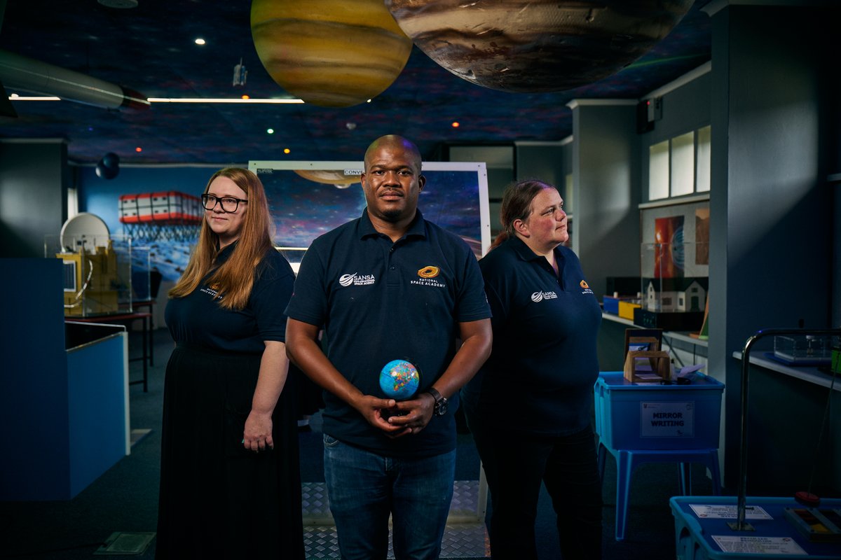 <a href="/LR_Foundation/">Lloyd's Register Foundation</a> have shared their 2022 Impact Review, showcasing their grant-holders' international projects, including our work with the <a href="/SANSA7/">SANSA</a>. Find out about this inspirational partnership here: impactreview.lrfoundation.org.uk/.../south-afri…

Image by <a href="/sambarking/">Sam Barker</a>, see alt text for full credit