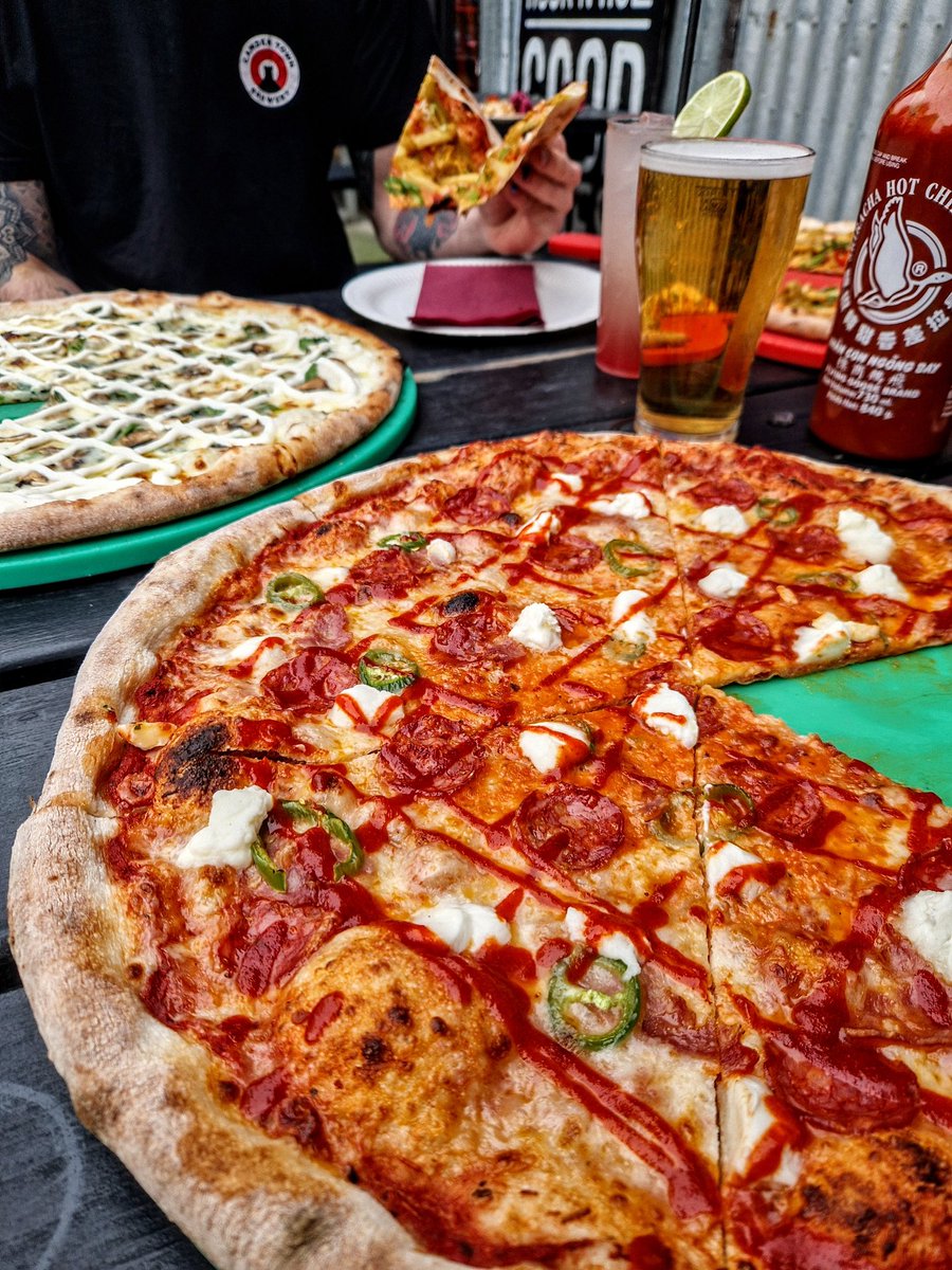 Happy Hour From FIVE.

Cheap pizza, cheap booze, cheap thrills. 

'Til TEN.