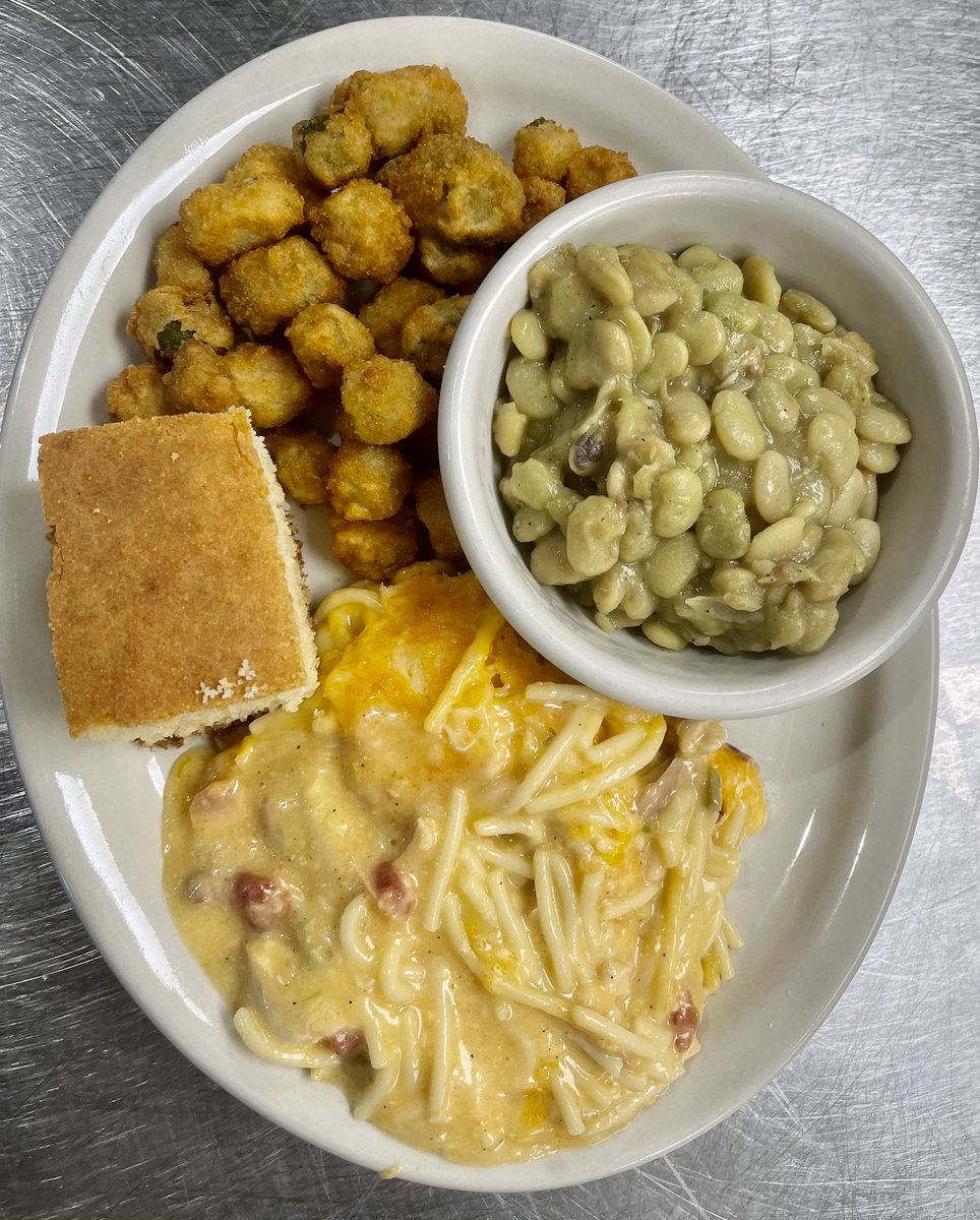 liveoaksgolf's tweet photo. If youโre not grillin join us at #ROOSEVELTS today for lunch. Itโs a #BluePlateDay featuring #ChickenSpaghetti w/ #Cabbage #FieldPeas #GreenBeans as well as our regular lunch menu. 601-982-1231 for #ToGo https://t.co/xRbSt6xLrq
