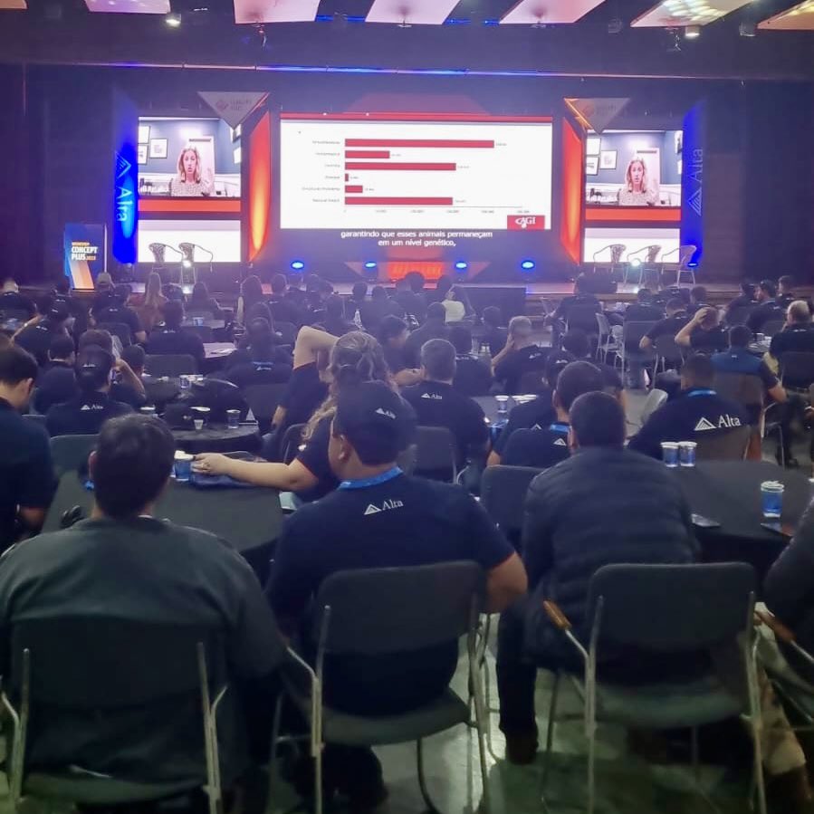 kjretallick's tweet photo. Great morning presenting (from afar) to a full house at the @altagenetics CONCEPT PLUS Workshop in Brazil. Now back to the #BIF2023 Conference. #angus #angusgenetics #thebusinessbreed https://t.co/9qdnrRtuOY