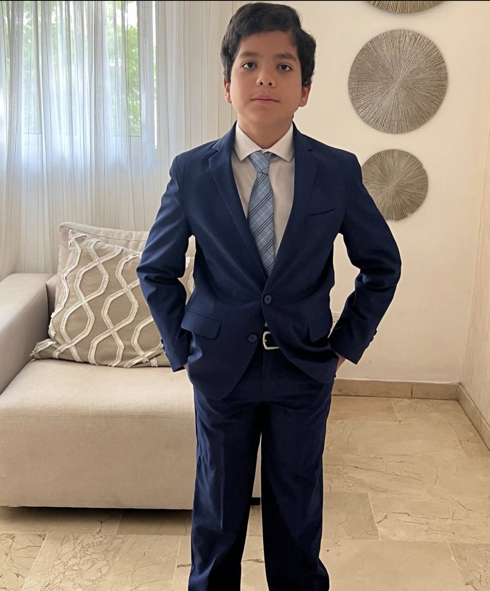 JorgeAmadoMend1's tweet photo. Hoy te celebro mi querido José Alejandro. 11 años, alegre con dios por verte crecer siguiendo mis pasos. Feliz cumpleaños!. https://t.co/K4QWhAaDlN