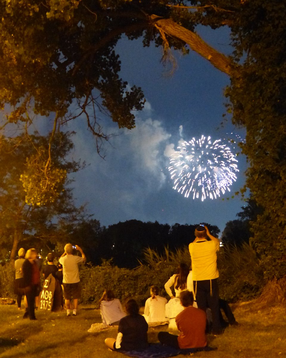 FDUWhatsNew's tweet photo. Happy #FourthofJuly! Nothing like #fireworks over the #HackensackRiver 🎇

#myfdu #fairleighdickinsonuniversity #happyindependenceday #happy4thofjuly #happyfourthofjuly #independenceday https://t.co/8GBfnS9evD
