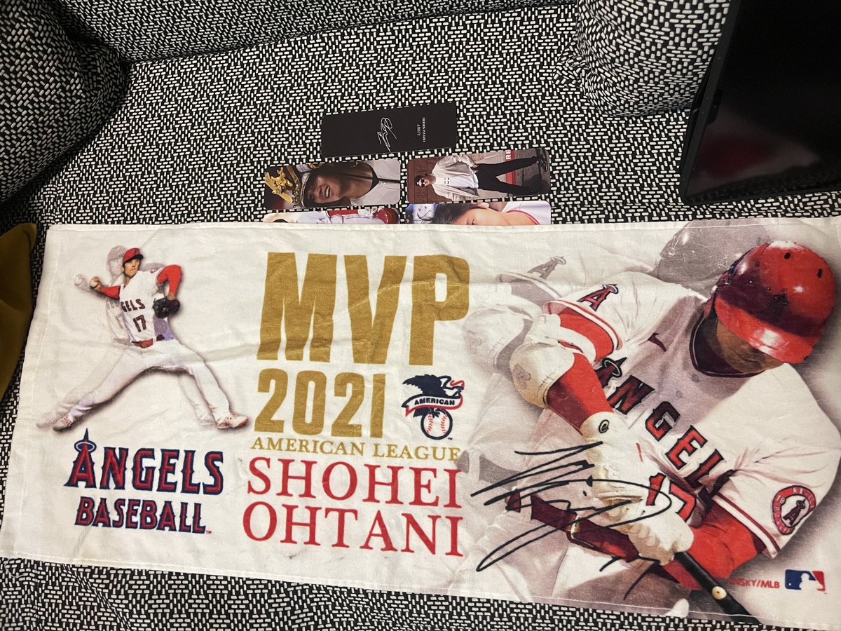 Shohei Ohtani 大谷翔平July 5th birthday 🥳 giveaway 

🎂Shohei’s 29th birthday🎂 I’m giving away 7 random Shohei bookmarks 🔖 to 3 fans &amp; one will even get a Shohei Ohtani special towel from his 2021 AL MVP season. 

Follow, Like, RT &amp; Reply with #HappyBirthdayShohei to join 😘
