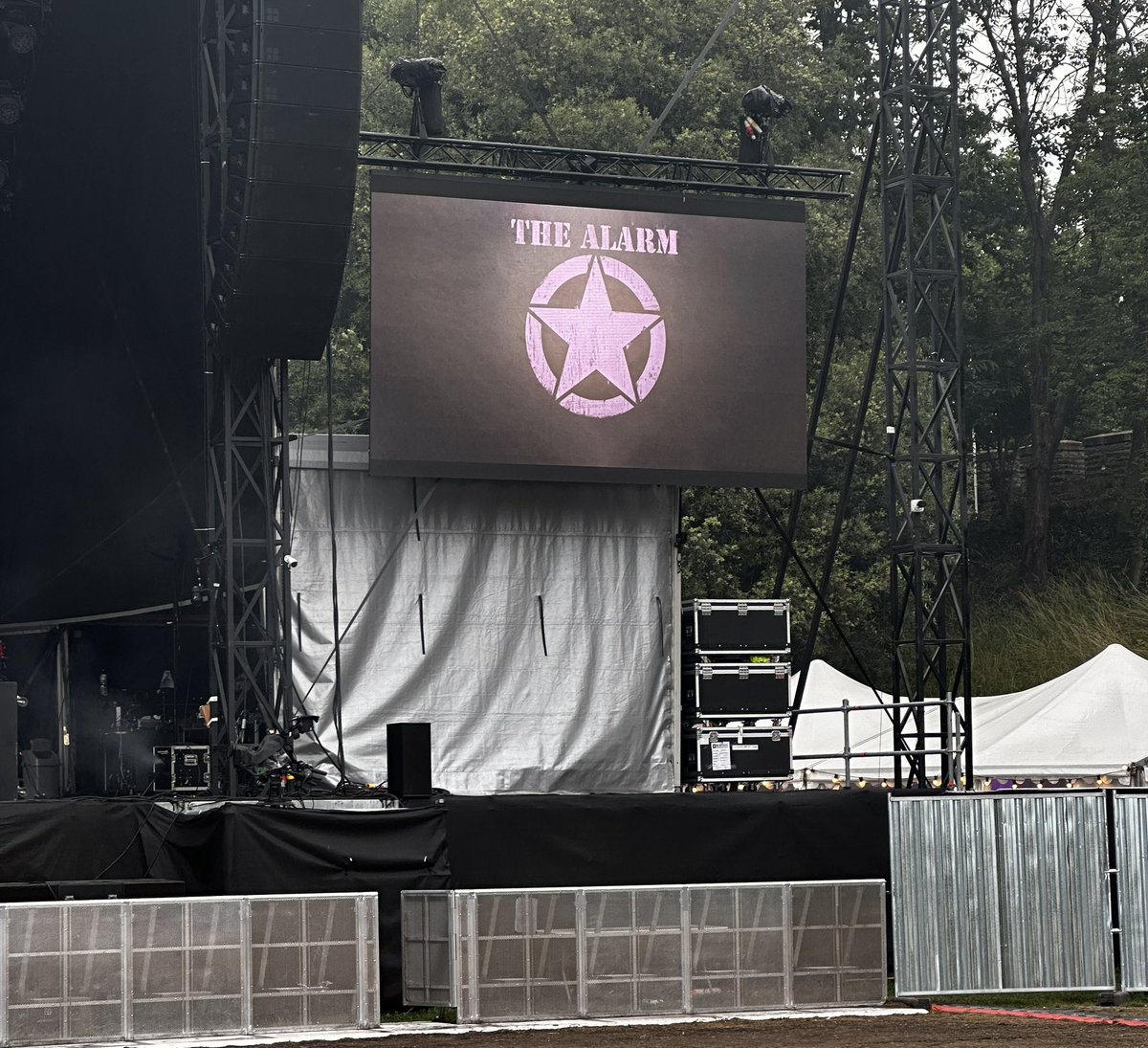 thealarm's tweet photo. Are you ready for what’s next? @officialcult @TheBillyDuffy @thealarm @the_mission_uk @lilirefrain Cardiff Castle Tonight from 5pm!!! #forwards https://t.co/E52TymX7vl