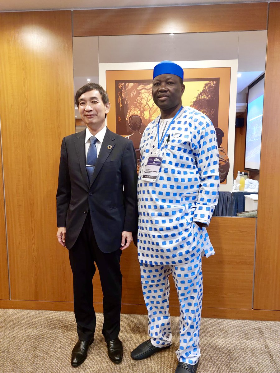 UPU_DG's tweet image. Fruitful exchange with Mr Sunday Adepoju, PMG of Nigerian Postal Service @NIPOSTNG. I was pleased to learn about the recent refurbishment of the postal fleet &amp;amp; the active efforts being made by the post to improve the #addressing system &amp;amp; digital postal services in #Nigeria.