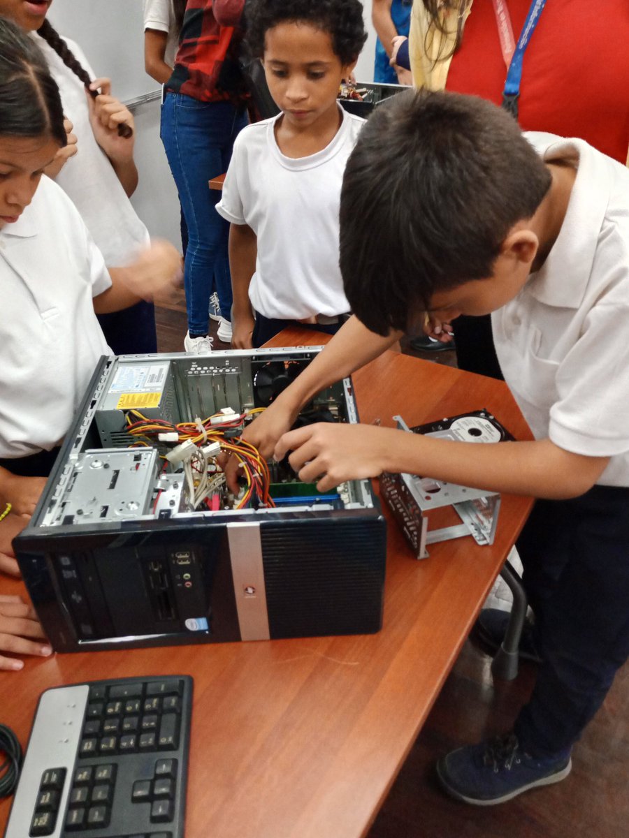 CNTI_VE's tweet photo. #TeLoContamos

El Centro Nacional de Tecnologías de Información dice presente en la ruta de los Semilleros Científicos.

En esta ocasión las niñas y niños del Complejo Educativo Fermín Toro aprenden sobre los componentes que forman parte de un computador 🧑🏽‍💻👨🏻‍💻 https://t.co/HsjjCLQmyR