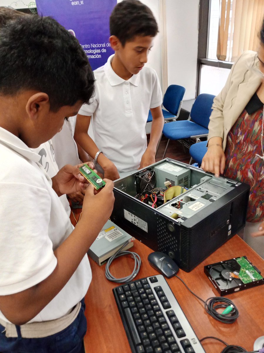 CNTI_VE's tweet photo. #TeLoContamos

El Centro Nacional de Tecnologías de Información dice presente en la ruta de los Semilleros Científicos.

En esta ocasión las niñas y niños del Complejo Educativo Fermín Toro aprenden sobre los componentes que forman parte de un computador 🧑🏽‍💻👨🏻‍💻 https://t.co/HsjjCLQmyR