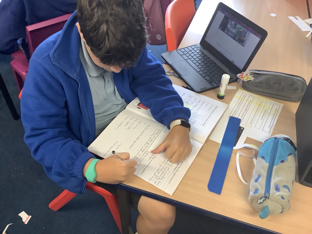llanrhidianp's tweet photo. What are the benefits of using Moki bands in school? 
- Inspires a healthy lifestyle 
- Real life data analysis 
- Improved concentration 
#LlanPryCop #LlanSTEM #LlanDCF #LlanSci #LlanHealth https://t.co/exUj7eveiM