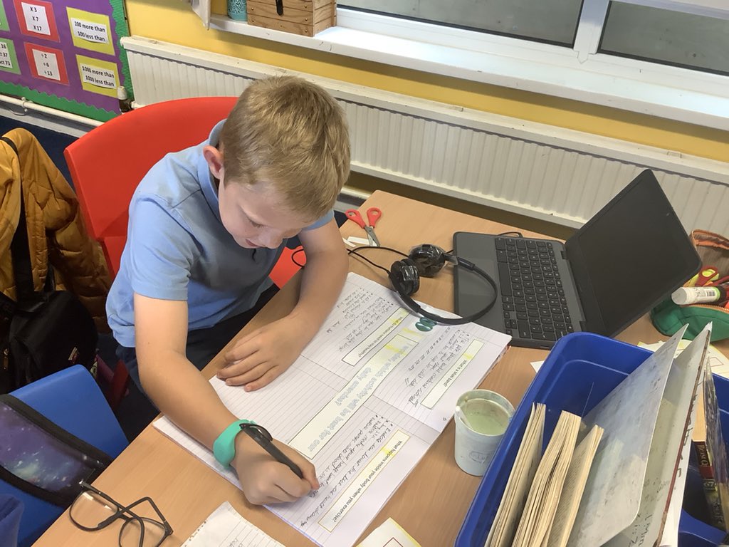 llanrhidianp's tweet photo. What are the benefits of using Moki bands in school? 
- Inspires a healthy lifestyle 
- Real life data analysis 
- Improved concentration 
#LlanPryCop #LlanSTEM #LlanDCF #LlanSci #LlanHealth https://t.co/exUj7eveiM