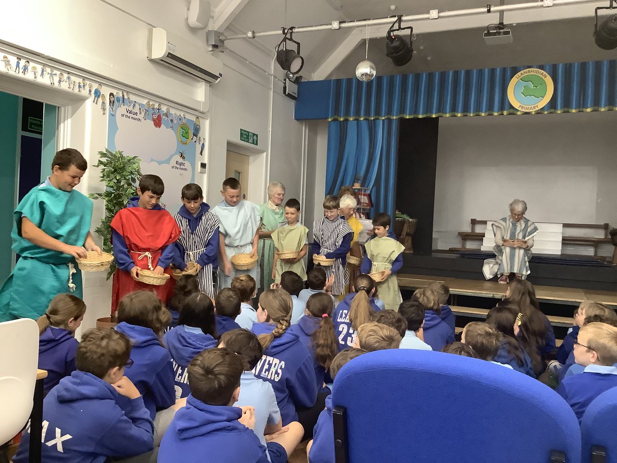 llanrhidianp's tweet photo. Thank you βOpen The Bookβ for another inspiring assembly #LlanHum #LlanLit #LlanExp #LlanPryCop https://t.co/ZCOM0A8Rwh