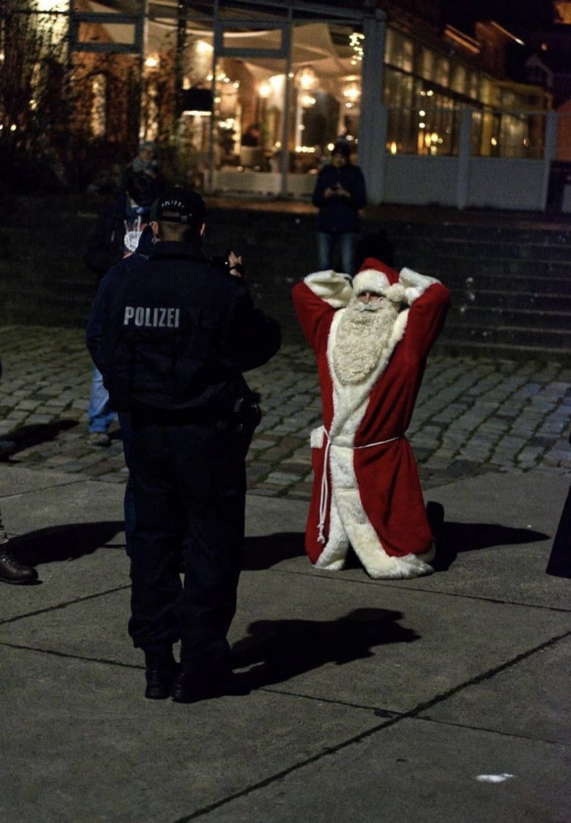 Daiki_2033's tweet photo. „Wir waren alle irgendwie unsicher, was wir da tun. Aber wir hatten keine rechte Wahl.“
#Impfschäden #Impfpflicht #2GRegel #CovidZertifikat
#Corona https://t.co/Qe9YJIAhG4