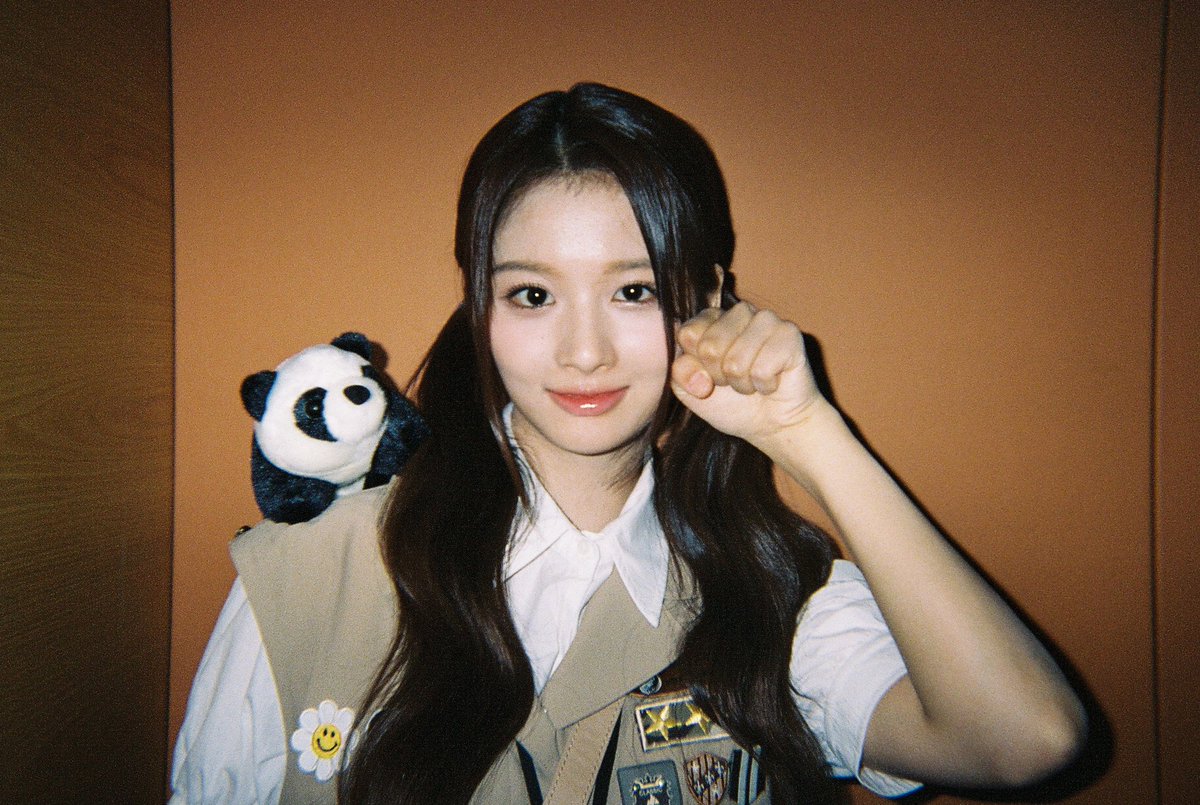 SullyoonEgypt's tweet photo. -:23.7.04:-[📸]
تحديث سوليون عبر تويتر: 
🦌: #N_SNAP 🐼
في برنامج MBC Show! قلب الموسيقى

#SULLYOON #설윤 #NMIXX #NSWER #SULLYOON_Egypt
•🦋 https://t.co/MhFVzZKlQI