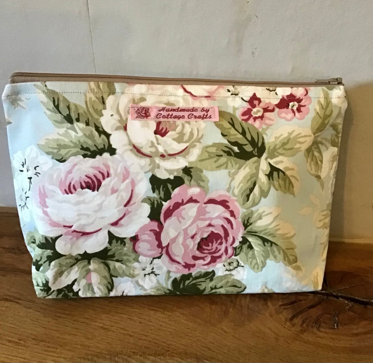 CottageCrafts5's tweet photo. Excited to share the latest addition to my #etsy shop: Vintage Fabric Makeup ,Toiletries Bag https://t.co/eVyhhpnOxM #beige #orange #madeinderbyshire #rusticmakeupbag #uniquebag #mothersdaygift #handmadegift #vintagegift #toiletriesbag https://t.co/lObLfuFikO