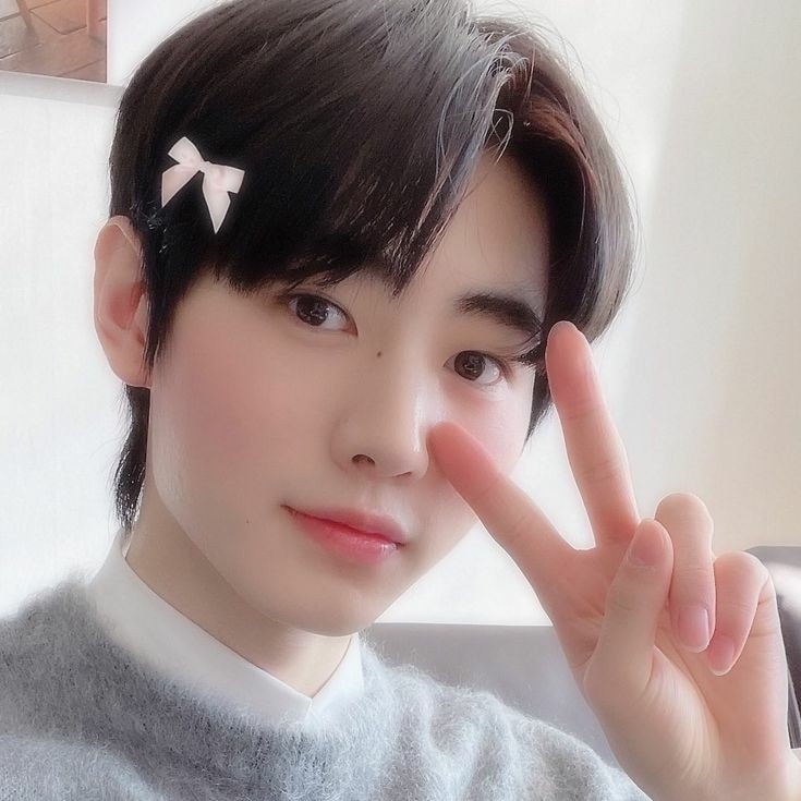 jeidkai's tweet photo. —💌Just knew about this, Here's my info (Starting)^^
#lfmoots

☆—He/Him, Isfp, Filo
☆—New here in #kpoptwt &amp; #stantwt
☆—Any fandom are welcome here
☆—Multistan

♡/↻ is highly appreciated^^ Thankyou ! https://t.co/wA47tpxU0f