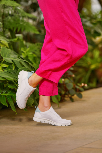 Savecouponinfo's tweet image. From shoes to sandals, find your perfect fit and enjoy 20% off your first order. Treat your feet to the ultimate comfort experience with Hotter Shoes.
👉 [Insert Affiliate Link]
#HotterShoes #ComfortFootwear #StepIntoComfort #FootwearFashion #PerfectFit #FootwearStyle