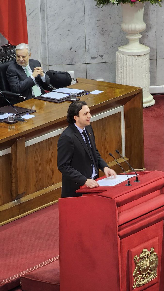 vladomirosevic's tweet photo. Ayer aprobamos nuevo reglamento de convivencia. Quien haga show, insultar o agredir a sus colegas será sancionado hasta con 50%de su sueldo líquido, no podrá liderar comisiones, ni menos representar
institucionalmente a la Cámara en Chile o el extranjero. #CuentaPúblicaCongreso https://t.co/z4HjEWpehS
