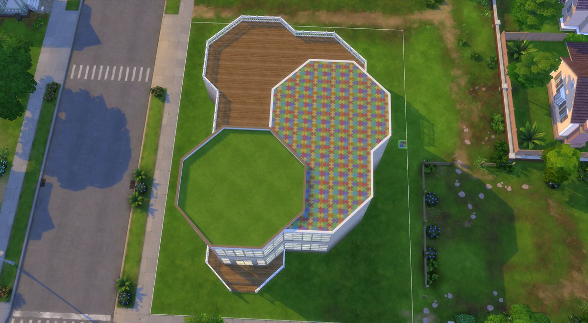 rootedphoenix's tweet photo. So I was trying to find the right texture/color for this flat roof on a house in the Sims 4.

Then this happened. I laughed, so here's a picture.

(The grass is intentional, I'm planning a rooftop garden there. The wood bit is a deck on the level below.) https://t.co/GWgXwncjo0