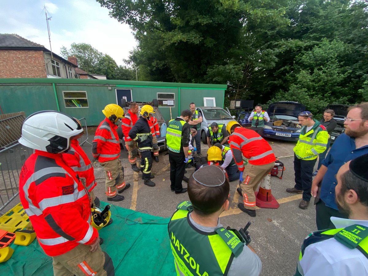 Salford Fire Team (@salfordfireteam) on Twitter photo 🚒 Broughton Green Watch and Agecroft Green Watch completed a joint training session with <a href="/HatzolaMcr/">Hatzola Manchester</a> last week.
A group of team leaders from Hatzola Manchester undertook 4 different scenarios as part of the training. 🚒 Broughton Green Watch and Agecroft Green Watch completed a joint training session with <a href="/HatzolaMcr/">Hatzola Manchester</a> last week.
A group of team leaders from Hatzola Manchester undertook 4 different scenarios as part of the training.
