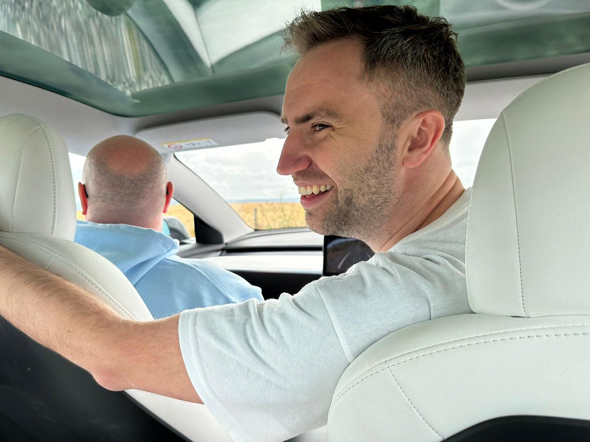 MagicSteve28's tweet image. Checkpoint 2 @rally_ev completed @Fastned Washington with a top up courtesy of Paua. Switched to another #ev newbie @_Greg_Pyle from NIG so is keen to test out the #tesla.He is also a local lad so has been taking us on the scenic route.

#evrally #netzero #collaboration #CP2