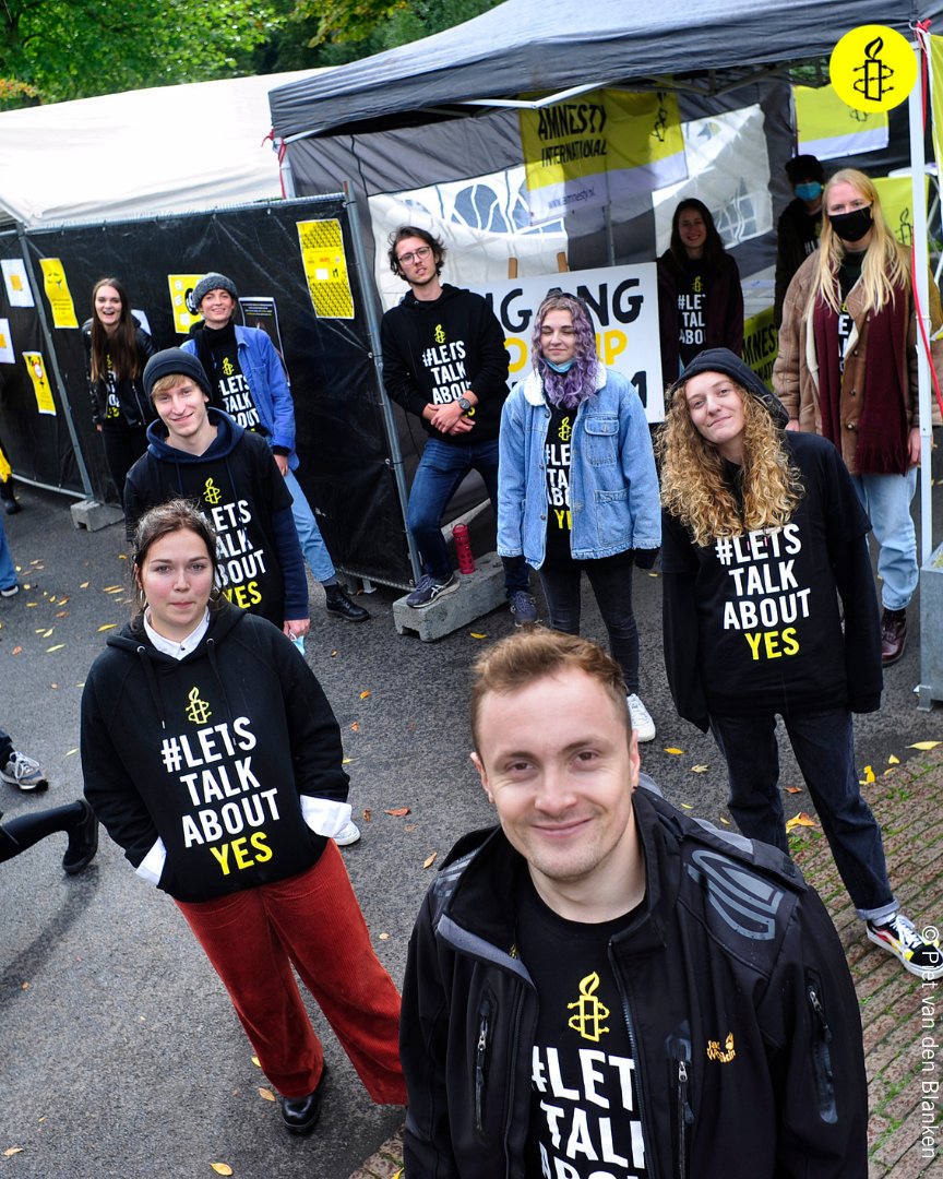 AmnestyEU's tweet photo. 👏The #Netherlands have amended their law to recognise that sex without consent = rape 👏

It wouldn’t have been possible without the amazing activists who have been fighting for this change for years 🙌✊ https://t.co/2ZnuY3GzPX