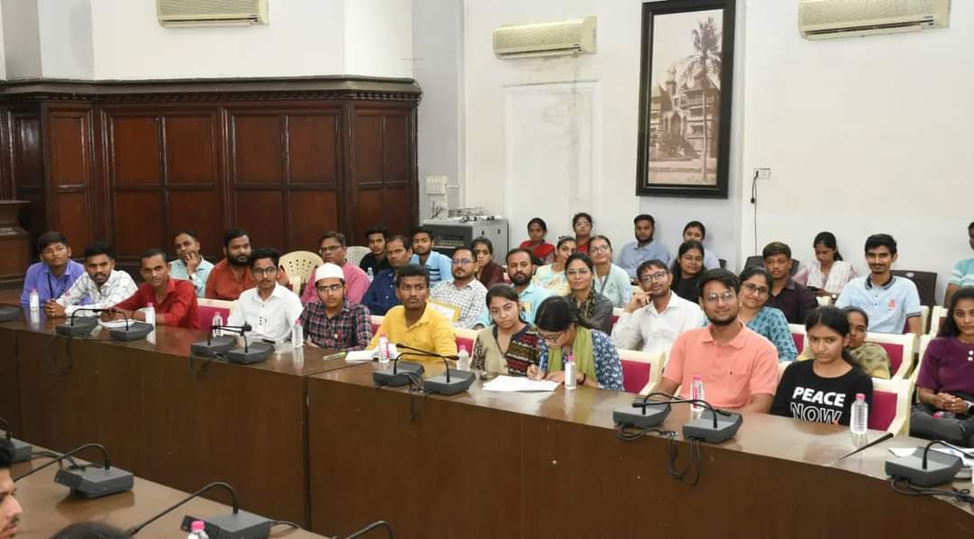 #Missionyouth
Gesture to include youth in electoral participation in Dist. Vadodara.
We are ensuring youth involvement in elections.
વિવિધ શૈક્ષણિક સંસ્થાઓના વિદ્યાર્થીઓ કેમ્પસ એમ્બેસેડર તરીકે નિયુક્ત કરવામાં આવશે.#ECI #ecisveep #Election2024 #GujaratiNews #Gujarat #gujaratyouth