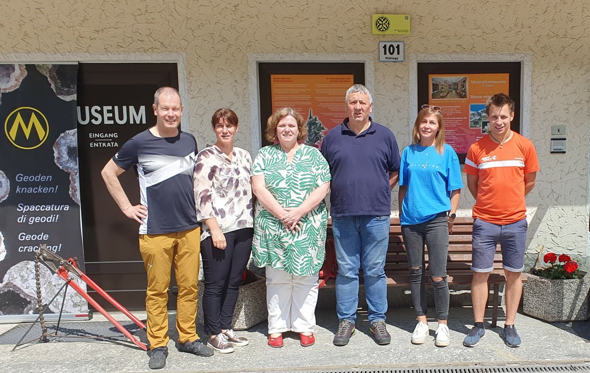 Nur noch wenige Museen fehlten noch auf der Besuchsagenda  des Museumsverbands. Eines davon, das Mineralienmuseum Kirchler, in St. Johann im Ahrntal haben wir kürzlich besucht.

Vorgefunden haben wir eine ganze Familie im "Steinefieber": bereits der

museumsverband.it/de/museumsbesu…
