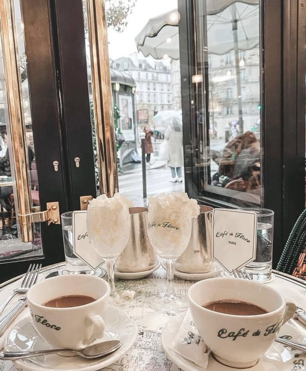 diorballerina's tweet photo. Café de Flore https://t.co/o6JgBPRNtc