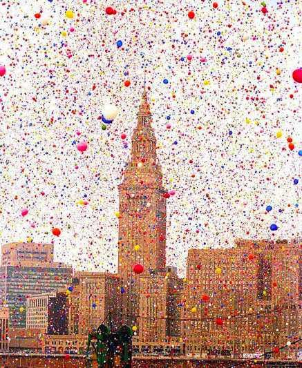 historydefined's tweet photo. During the 1986 Cleveland Balloonfest over 1.5 million balloons were released simultaneously. https://t.co/qyK38b330R
