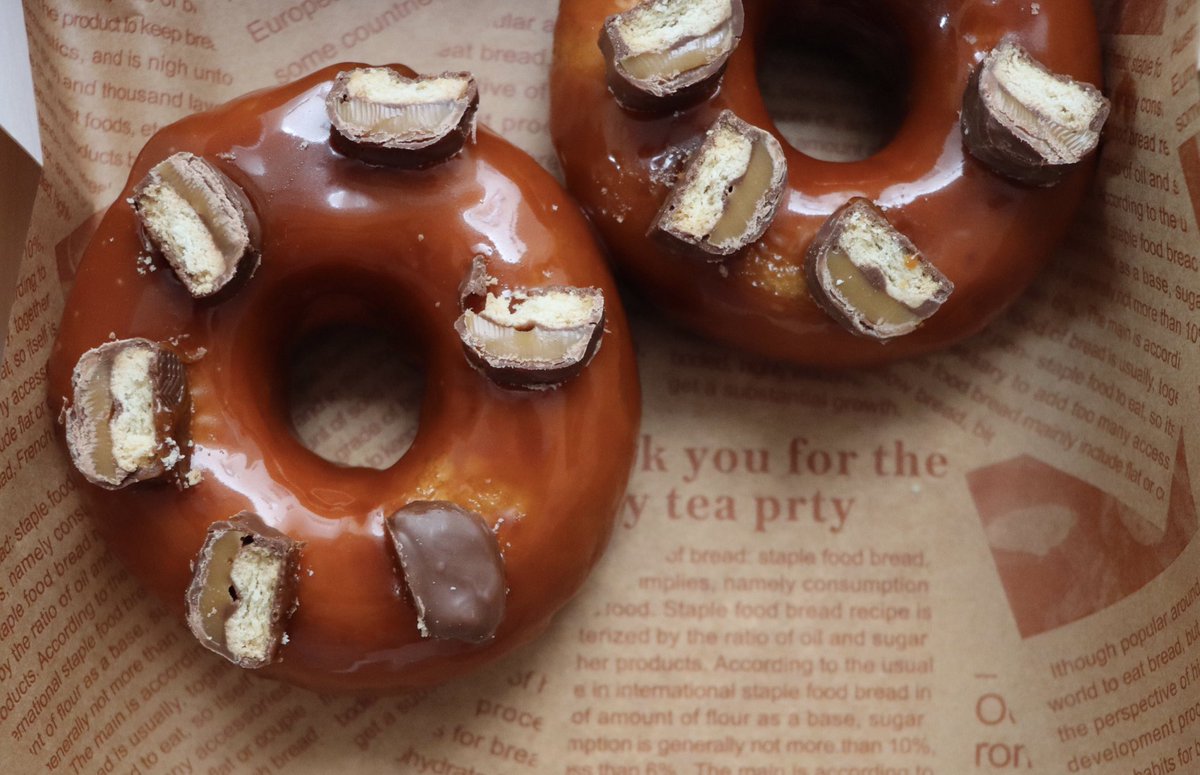inmapstor's tweet photo. Aquí os dejo alguna de las cosas que tengo! Galletas de lotus y Dulce de leche, donuts de toffee y twix y tarta de zanahoria . Todo en Instagram en @sweetantopa . Os agradecería que compartieses para que la gente eche un vistazo a la página 😊😊 https://t.co/7CkLWf2zos