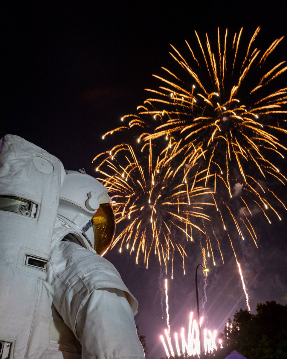NASAJohnson's tweet photo. The only thing hotter than the Texas heat 🎇 Happy #FourthofJuly from Houston! https://t.co/abEkc3iH5w