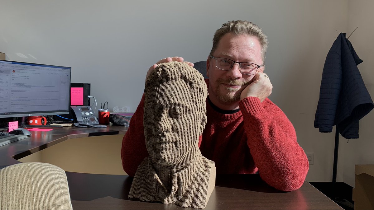 ContainersRoyal's tweet photo. Meet Darryl Haley, our incredible Team Lead and Senior Designer at St. Thomas! Check out his mind-blowing creation—a life-sized corrugated replica of his head, showcasing his extraordinary creativity and attention to detail. 

 #Design #InnovationInspired #Corrugated https://t.co/n1PkLJ6fRP