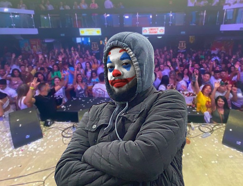 imperaitz's tweet photo. O erro do jovem é não comprar o ingresso no primeiro lote 🤡 https://t.co/mYA6YLLytV