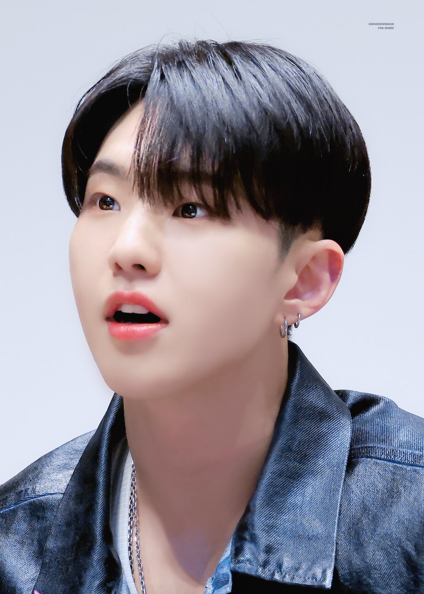 방탈출 하러 와서 만나는 #겸권 근데 방탈출 알바생 석X소개 받은 여자랑 데이트 하러 온 권이라면.

저기...
네?
이거 많이 무서워요?
?
아니 그 진짜 그렇게 무섭나 해서요...
그렇죠. 아무래도?

여자가 화장실 간 사이 혼자 다리 달달 떨며 기다리는 권. 이미 결제까지 끝내놓고서는