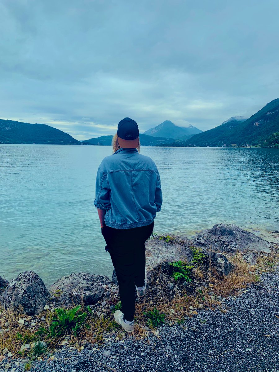 Emiiiilie_'s tweet photo. Last 4 days, I did a ride in a van, from Bretagne To Annecy, a cross the France I realised a dream, since Wild this type of moments. They repare you.❤️ @CherylStrayed I need to Share this with you 😘 

#Lacannecy #WildLife #NatureLovers https://t.co/riE5sL46rl