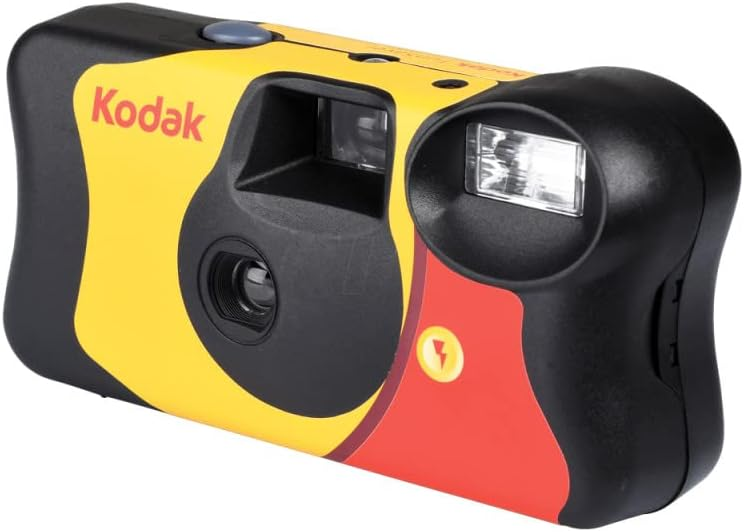 polispol's tweet photo. @clockotime Kodak Fun Saver.
No las revelé yo, las llevé a un laboratorio de barcelona llamado @REVELABstudio https://t.co/aCxFVdEaWV
