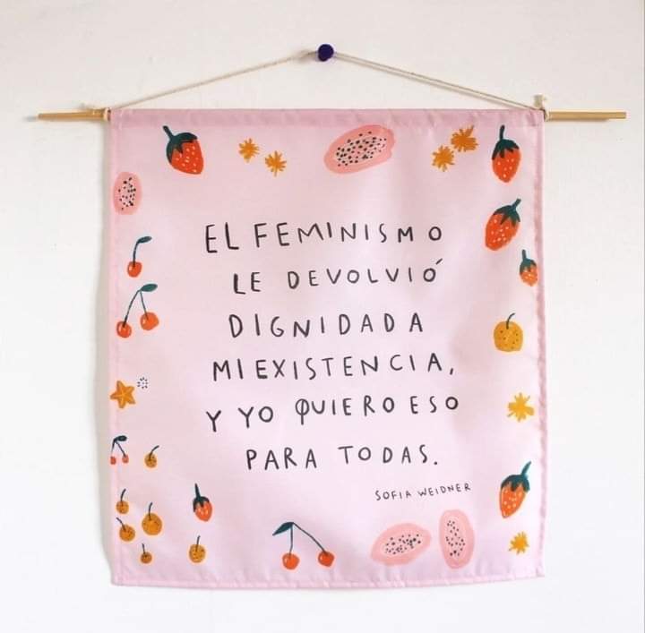 VocesFeminista's tweet photo. #BuenosyFeministasDias 
"El feminismo le devolvió dignidad a mi existencia y yo quiero eso para todas" 💜✊🏽

🖼️ @sofiaweidner ✨ https://t.co/4o4WfCZRRU