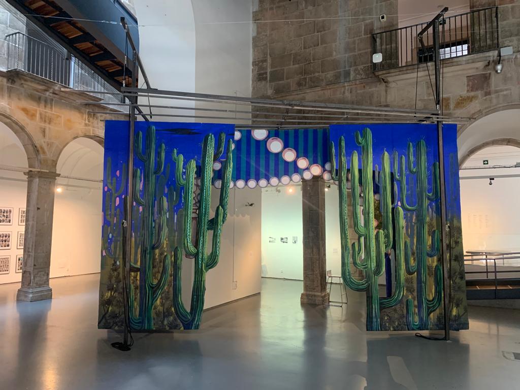 fergandasegui's tweet photo. Segunda imagen-telón restaurada de 'Rompimiento embocadura' en @santamonica_bcn.
Mañana siguiente restauración pública de 16 a 19h con Helena Salvador y Núria Castells.  
*Imagen: 'Rompimiento cactus fantasía' para variedades wéstern en el Teatro Apolo a mediados del siglo XX. https://t.co/mXhcWEmsLs