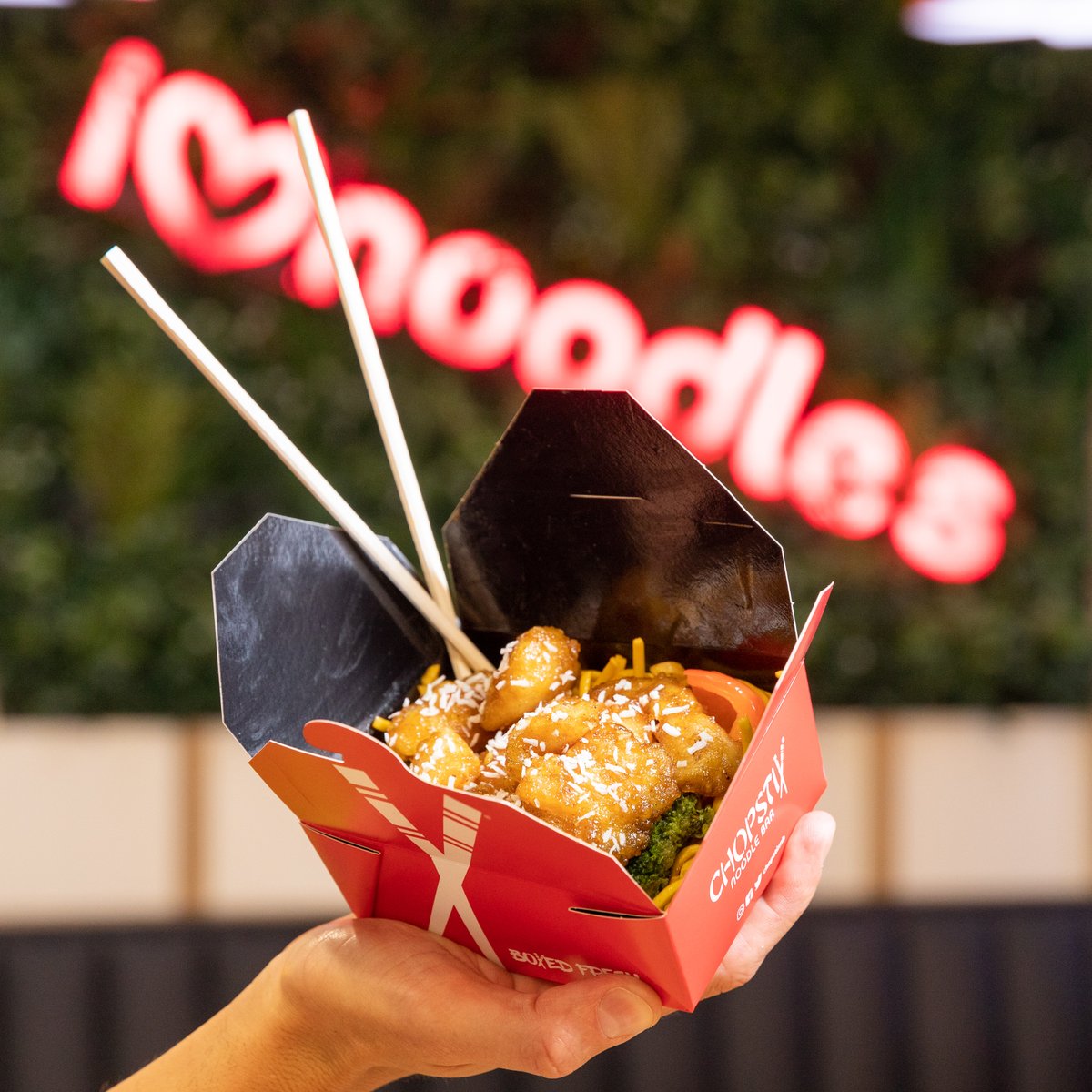 centralewg's tweet photo. Calling all Croydon noodlers – The new @ChopstixUKI  Croydon store is opening its doors in Centrale (next to Zara) tomorrow!
Head down to the store at 11am ready for opening, where the first 100 people in line will get their choice of a FREE medium box, with 2 tasty toppings! https://t.co/EQWRDmJ0EB