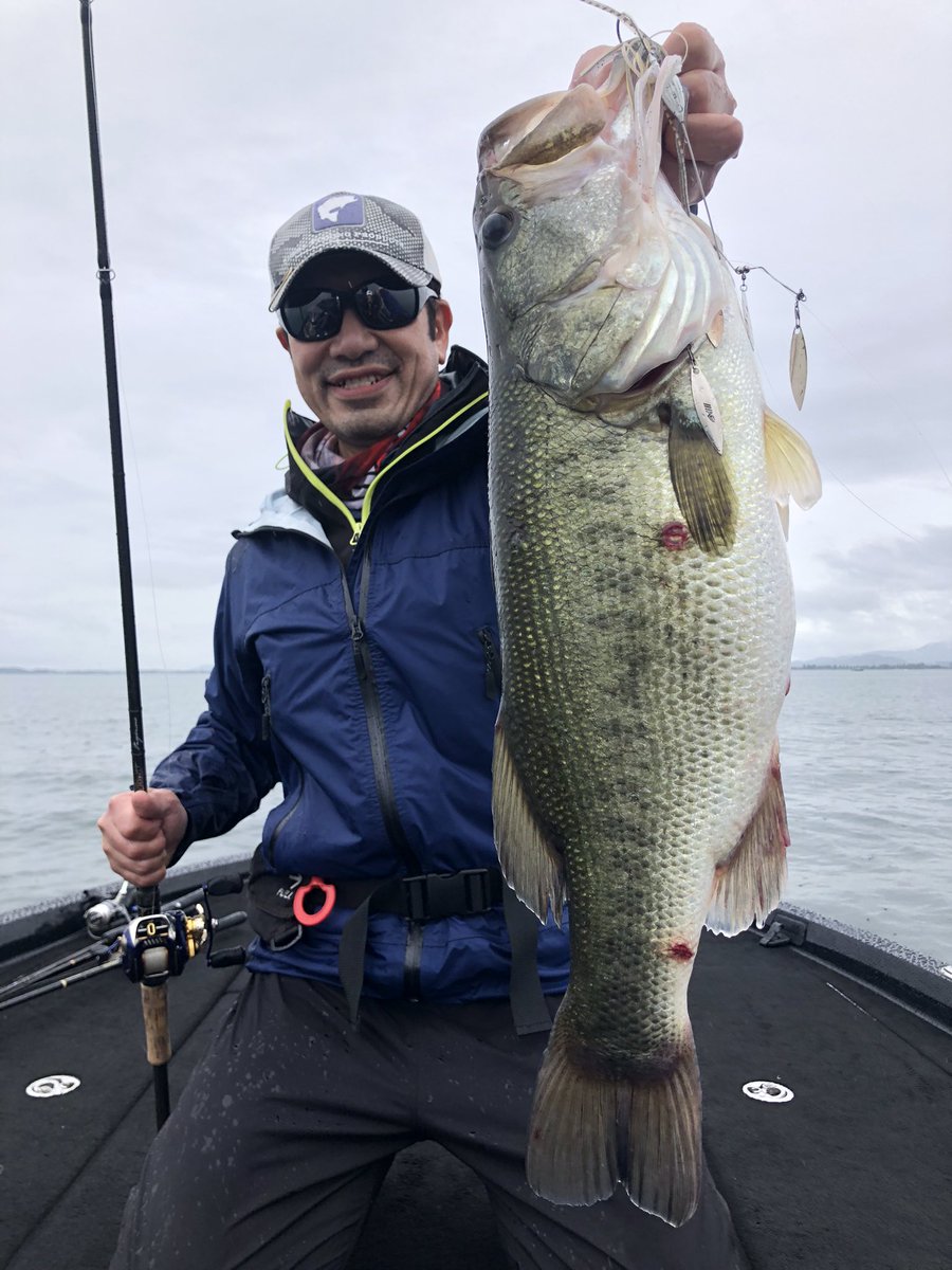 MauYuhi's tweet photo. ヘルターツイスター
巻き大好きカメラマンHさん
お見事です。
57・50オーバー
#IMAKATSU
#イマカツ
#endless_fishing24
#triumph.m24
#バスボートジャパン
#ミックバスクラブ
#東レ
#氷撃
#mutamarinefishing 
#mutamarine
#muta
#バス釣り
#琵琶湖バス釣り
#琵琶湖ガイド
#ガイド募集 https://t.co/2fAHsXQBz3