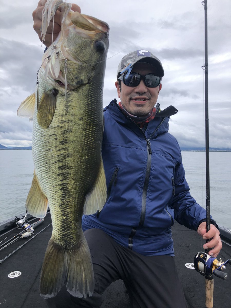 MauYuhi's tweet photo. ヘルターツイスター
巻き大好きカメラマンHさん
お見事です。
57・50オーバー
#IMAKATSU
#イマカツ
#endless_fishing24
#triumph.m24
#バスボートジャパン
#ミックバスクラブ
#東レ
#氷撃
#mutamarinefishing 
#mutamarine
#muta
#バス釣り
#琵琶湖バス釣り
#琵琶湖ガイド
#ガイド募集 https://t.co/2fAHsXQBz3