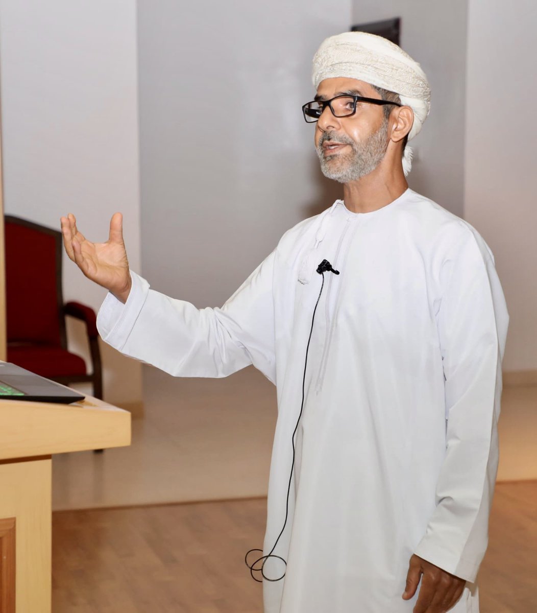 HJIOMAN's tweet photo. قدم الدكتور/ أحمد بن عبدالله الحضرمي-خبير أدلة جنائية برنامج تدريبي بعنوان"جرائم بطاقات الائتمان" للدارسين في المعهد من معاوني الادعاء العام. https://t.co/EtAu0v9qY3