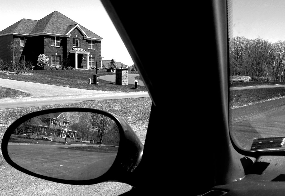thejourneypwp's tweet photo. GM From Newtonville

BIG DREAMS
Newtonville, NY (2007)
copyright © Peter Welch

#nftcollectors #NFTartwork #NFTProject #peterwelchphoto #thejourneypwp #blackandwhitephotography #photography #blackandwhite #Newtonville #NewYork #suburbs #uppermiddleclass #colonial #rearview https://t.co/E9gDLcPYzs