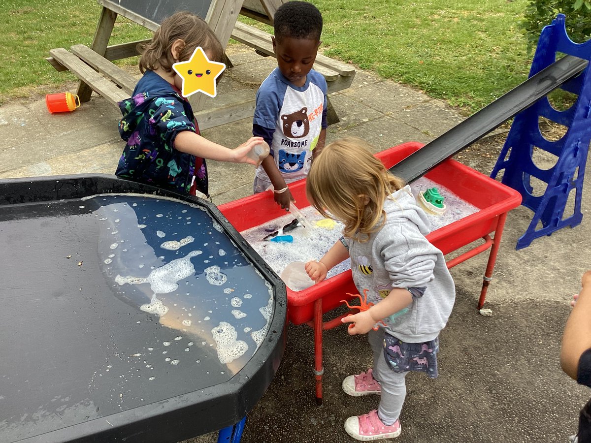 PrimaryBeaumont's tweet photo. Rabbits class have loved their 'Under the Sea' topic 🐳🌊 They have observed  how to get their frozen sea creatures from ice and experimented to see what happens to ice when salt is added. They have also enjoyed creating sea creature art 🐙🦀 Looks like fun Rabbits! https://t.co/pK5wWsDA0E
