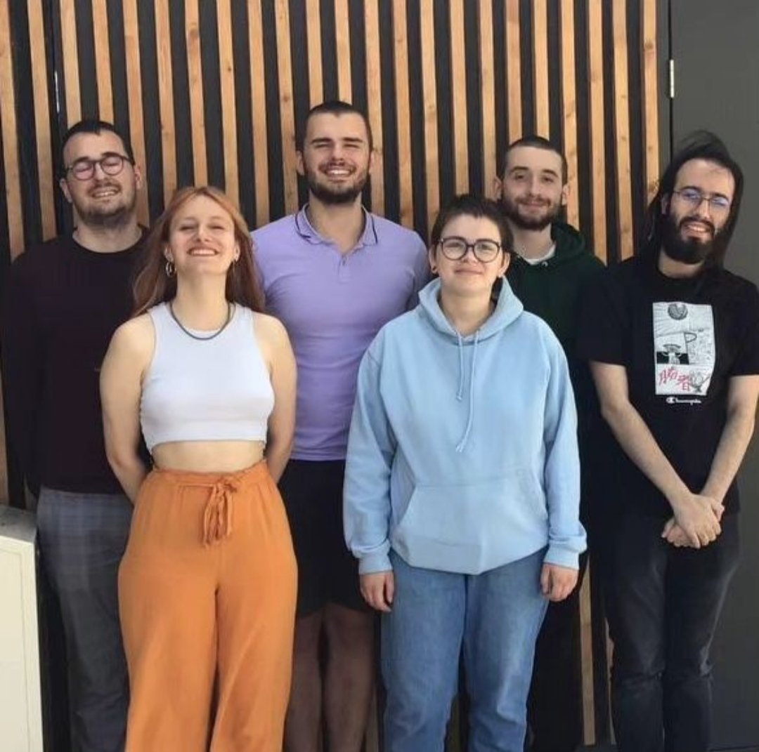 Cette semaine, j'ai eu l'honneur d'être élu au côté de @Sasha_ANESH pour un nouveau mandat dans la <a href="/FederationANESH/">ANESH</a>.  L'élection de cette liste est synonyme d'une année de représentativité et défense des droits des étudiant.e.s en sciences historiques. Merci pour votre confiance