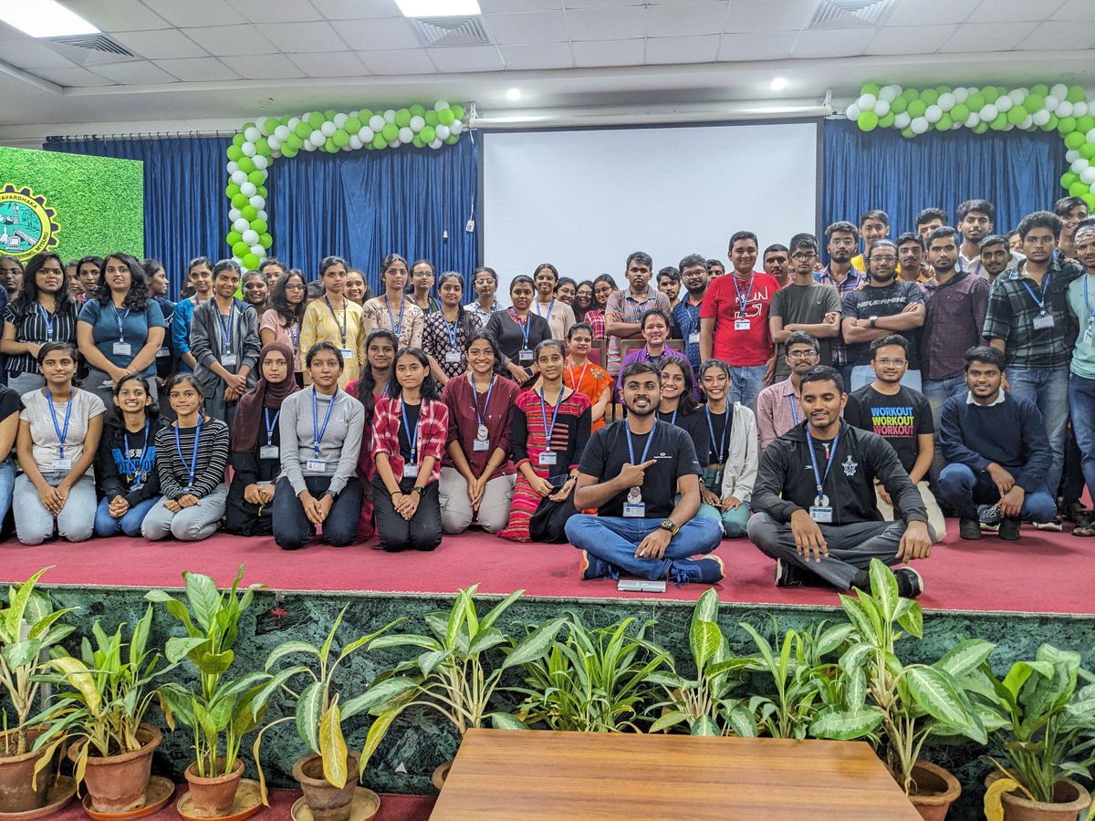 jason_mayes's tweet image. 2nd talk in #India complete! This time to Vidyavardhaka College of Eng in #Mysuru. Great interest in Web ML - TY for welcoming me - honoured to be there. In return I presented on latest updates around #TensorFlowJS, Visual Blocks, +delivered 300 pizzas to students!
#webml #webai