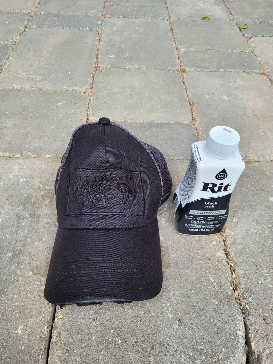 mrkm0306's tweet photo. When you love your @hardwear hat too much to give it up but it looks gross.... use @ritdye to make it look almost as good as new 🤣 Last pic is what it used to look like... many blood, sweat and tears ago.... https://t.co/6DXe4o5dGo
