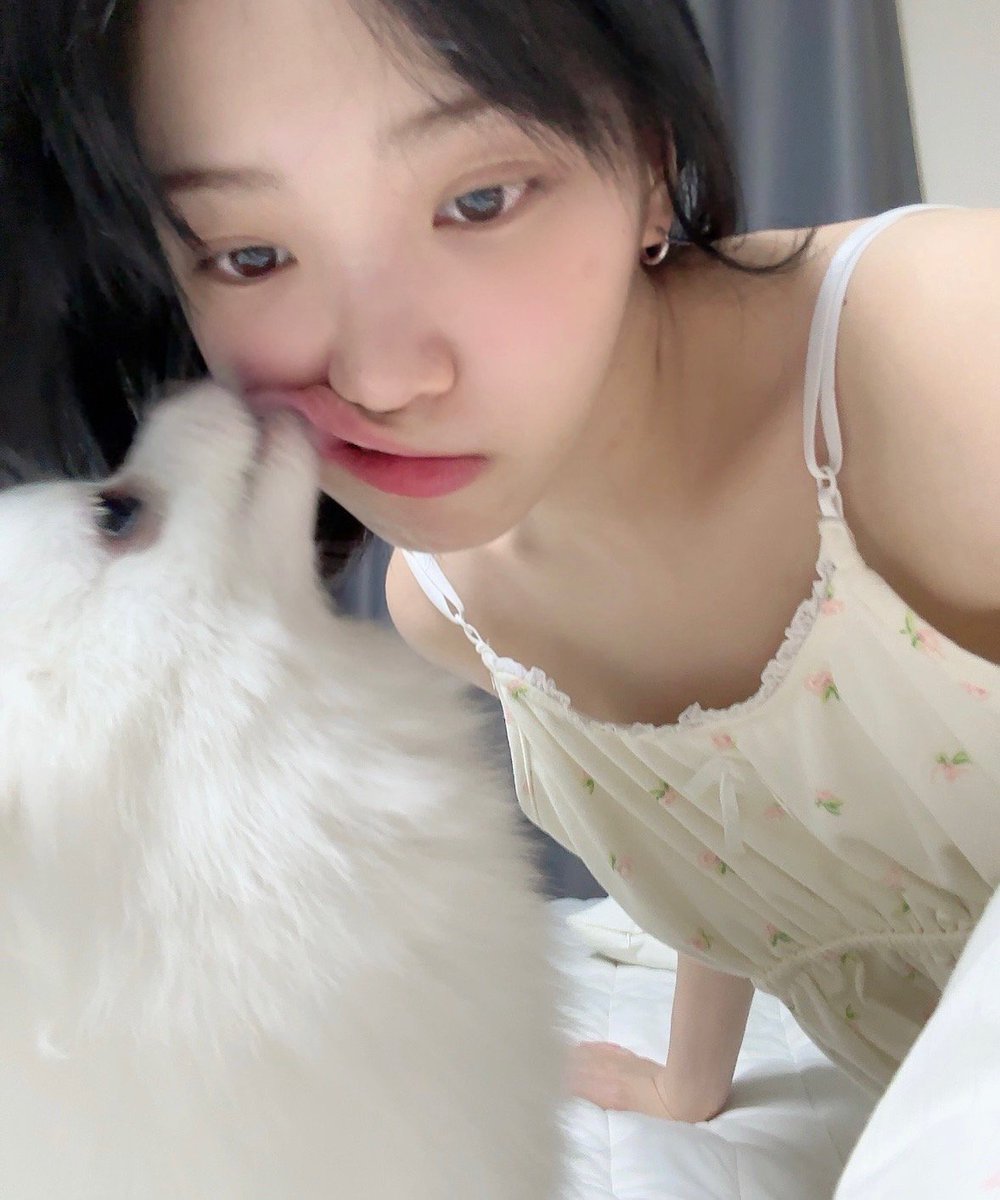 melonchaewon's tweet photo. When pupu meets pupu https://t.co/AXqOPBkdvY