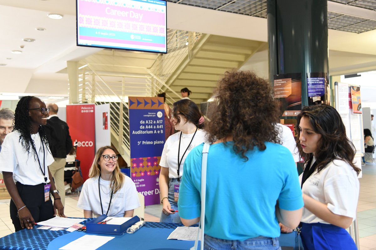 UNI_FIRENZE's tweet image. 💼Oltre 600 studenti, neolaureati, dottorandi e dottori di ricerca al #CareerDayUnifi23 in corso oggi e domani al Campus Morgagni
92 le aziende partecipanti per un totale di 479 posizioni aperte
👉bit.ly/3O0L6cf
#studentiUnifi