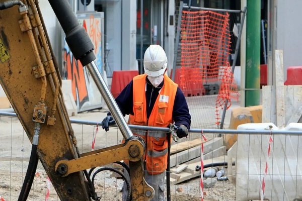 InfoConstrucci2's tweet photo. #infoconstruccion ~ Construcción cerró aumento de sueldo: ¿de cuánto será y cómo se pagará?

🧱 ~ Fuente: iProfesional - La UOCRA consiguió una mejora de casi el 30% que se abonará en tres cuotas.

https://t.co/WPeuGSPfWr https://t.co/6y15iX66dl