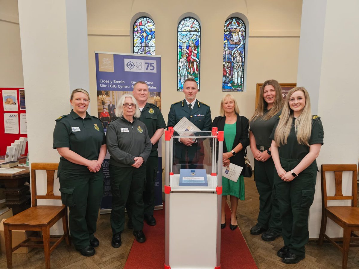 jasonkillens's tweet photo. As the NHS turns 75 this week we’ve stopped this morning with others across NHS Wales to give thanks to those who have and those who continue to serve in our fantastic NHS. #NHS75 #TeamWAST https://t.co/GS25hiHwBB